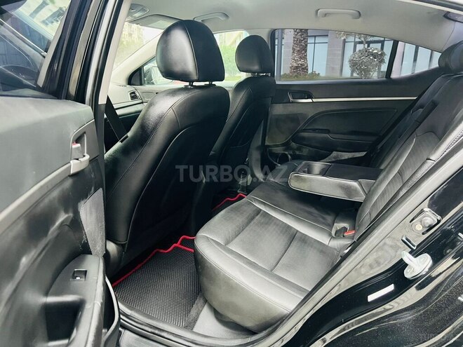 Hyundai Elantra-8