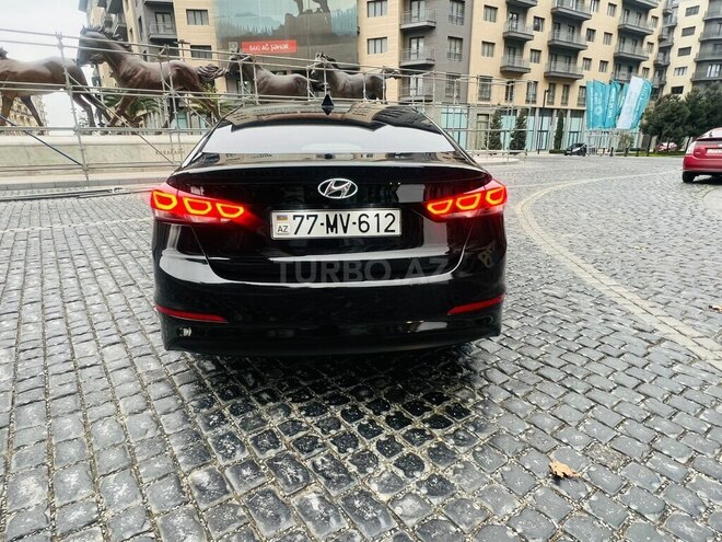 Hyundai Elantra-10