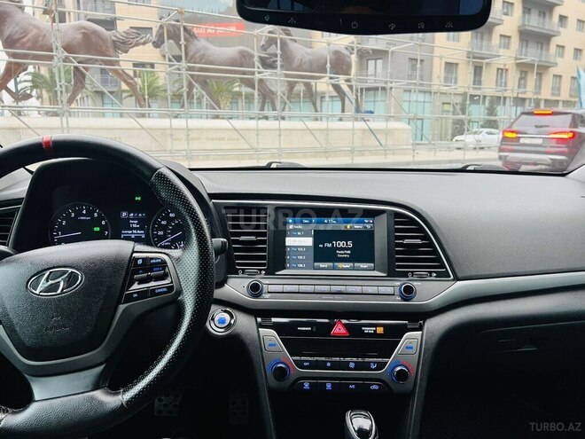 Hyundai Elantra-11