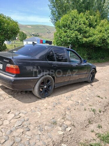 BMW 320-7