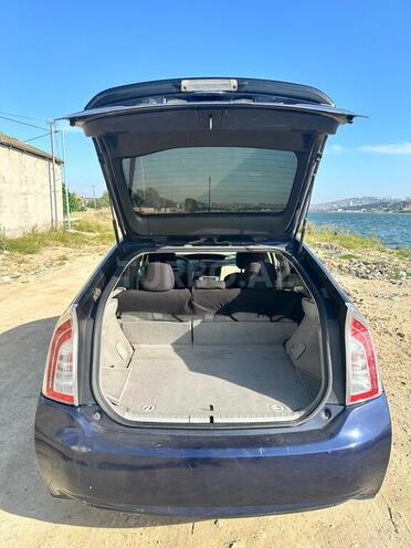 Toyota Prius-5