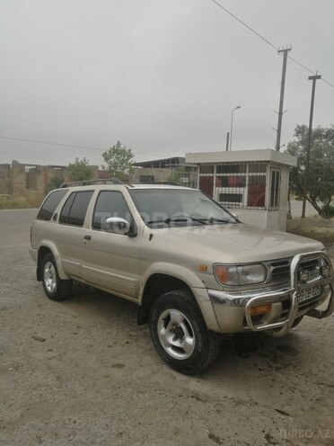 Nissan Pathfinder-1
