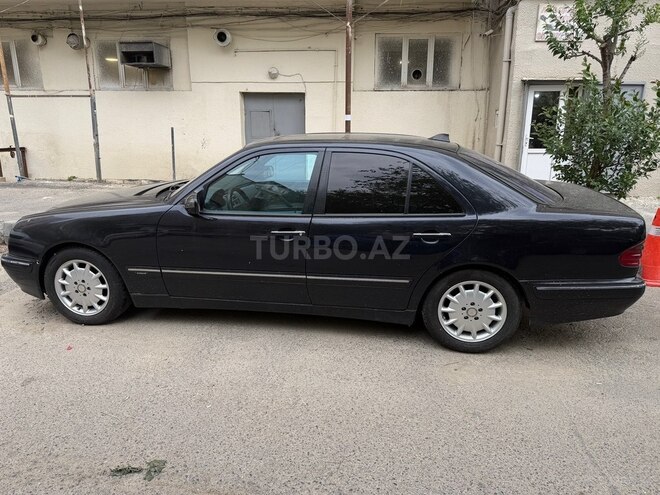Mercedes E 270-3
