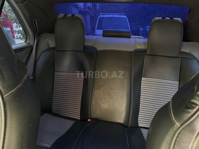 Mercedes E 270-6