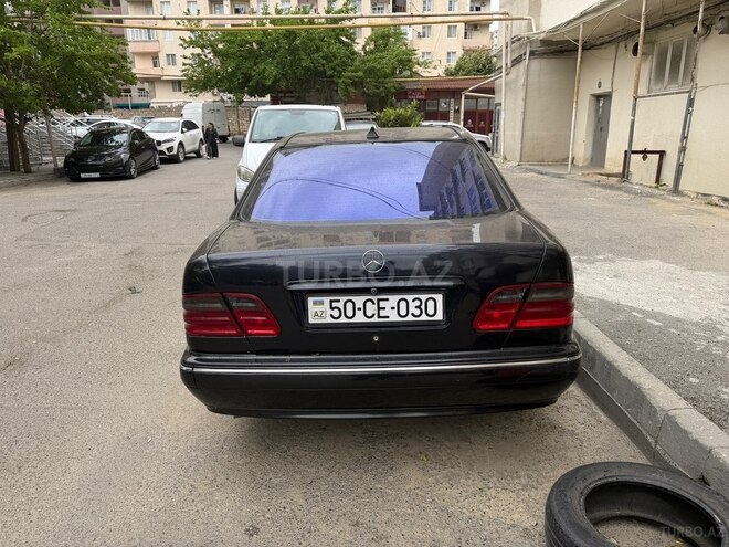 Mercedes E 270-2
