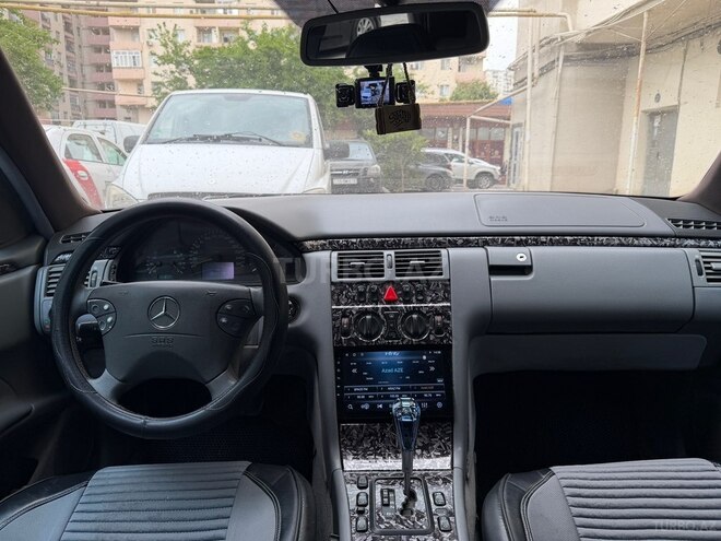 Mercedes E 270-5