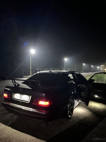Mercedes E 240-5