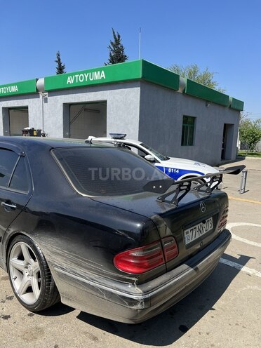 Mercedes E 240-2