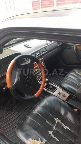 Mercedes E 300-6