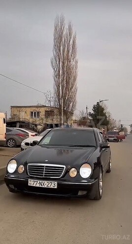 Mercedes E 240-1