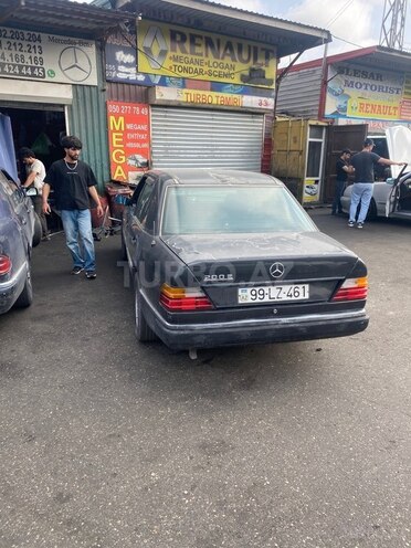 Mercedes E 300-9