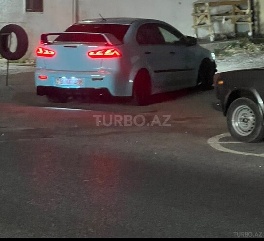 Mitsubishi Lancer-4