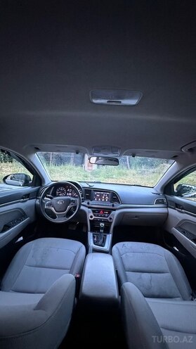 Hyundai Elantra-8