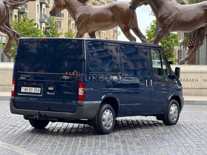 Ford Transit-6