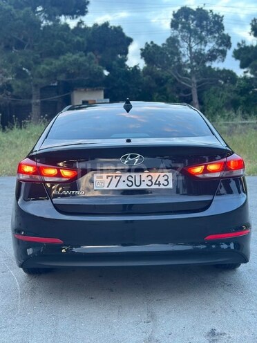 Hyundai Elantra-2