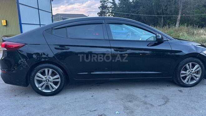 Hyundai Elantra-6