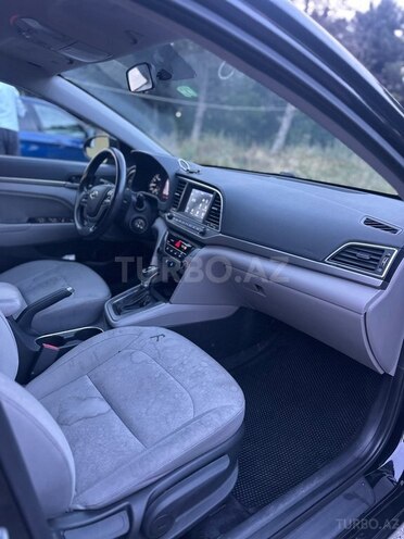 Hyundai Elantra-7