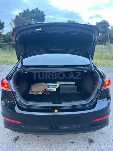 Hyundai Elantra-12