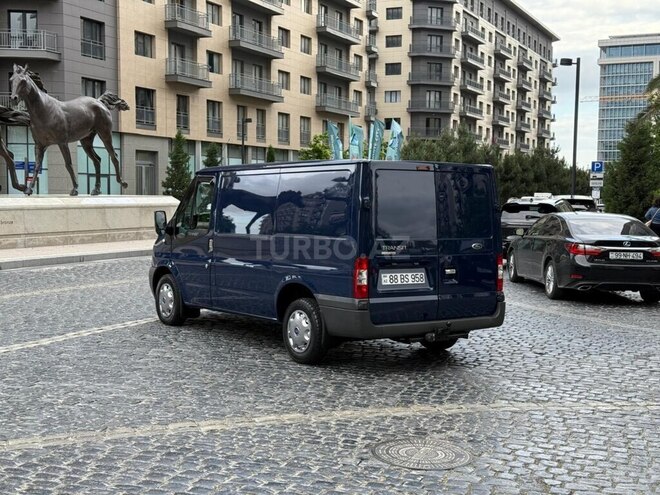 Ford Transit-7