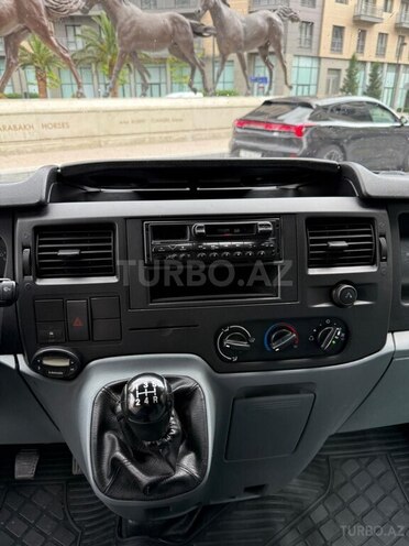 Ford Transit-14