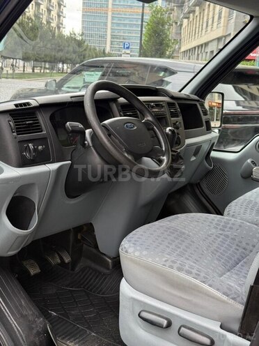 Ford Transit-12