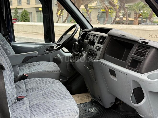 Ford Transit-13