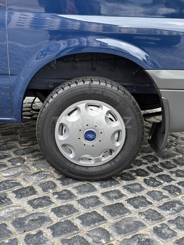 Ford Transit-17