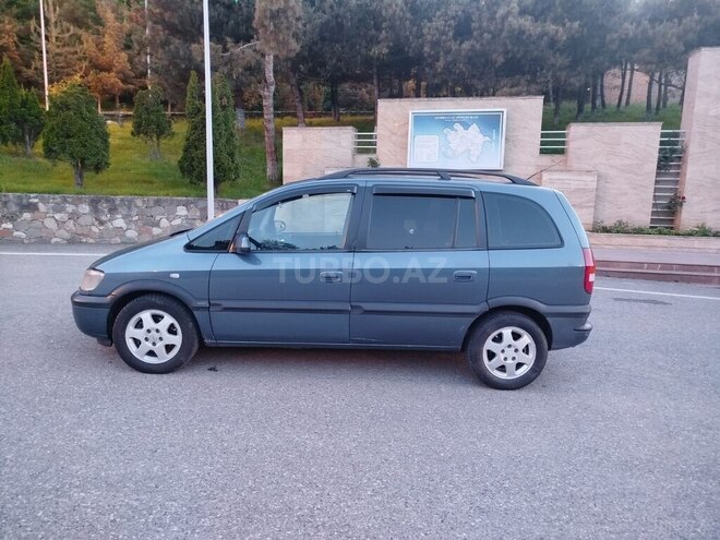 Opel Zafira-11