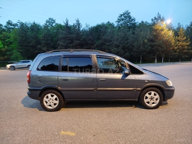 Opel Zafira-12