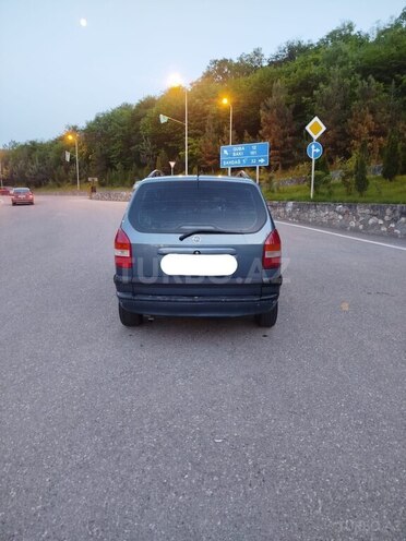 Opel Zafira-8