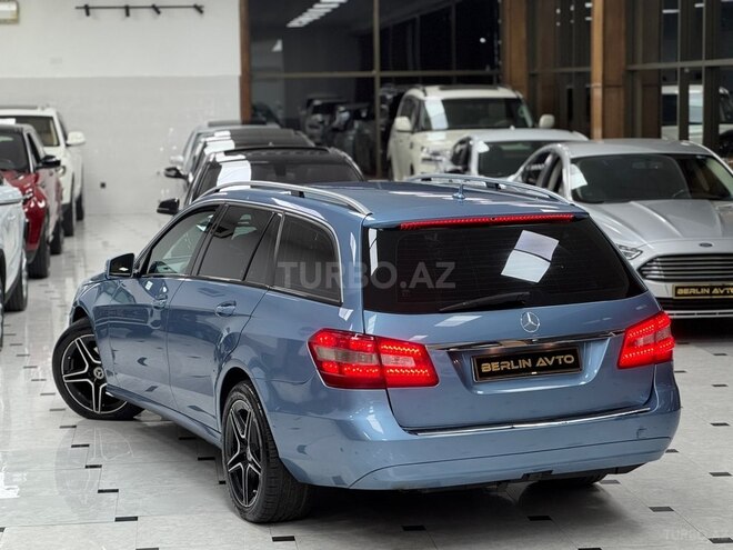 Mercedes E 220-11