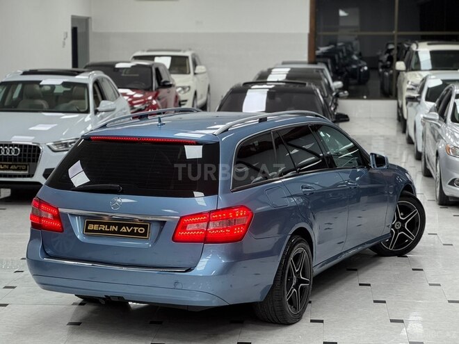 Mercedes E 220-12