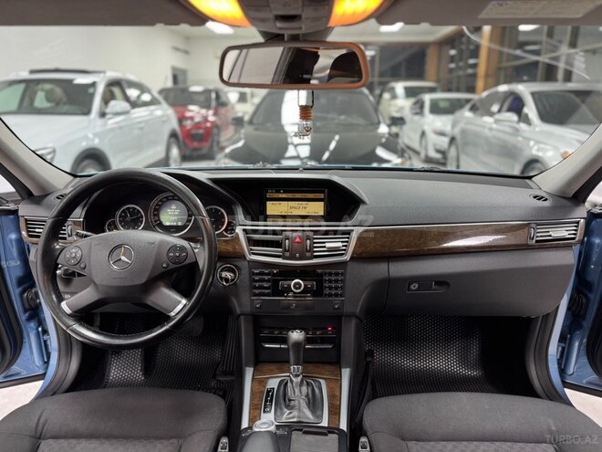 Mercedes E 220-17
