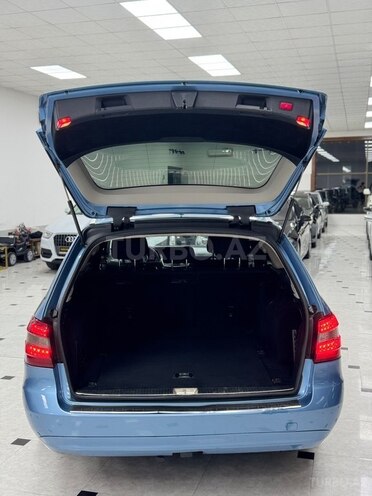 Mercedes E 220-29