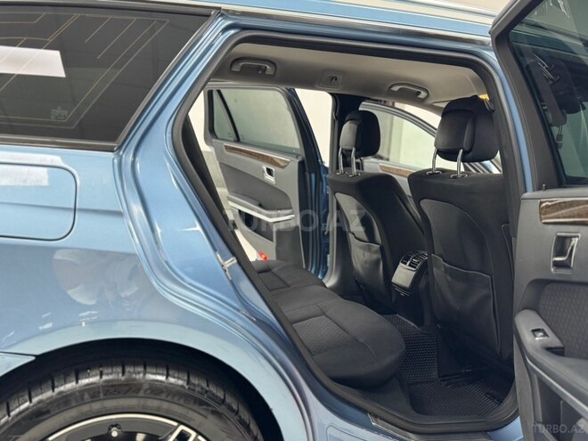 Mercedes E 220-27
