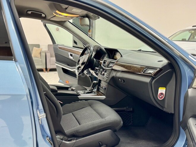 Mercedes E 220-22