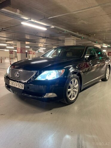 Lexus LS 600h L-1