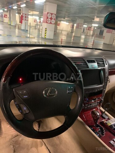Lexus LS 600h L-19