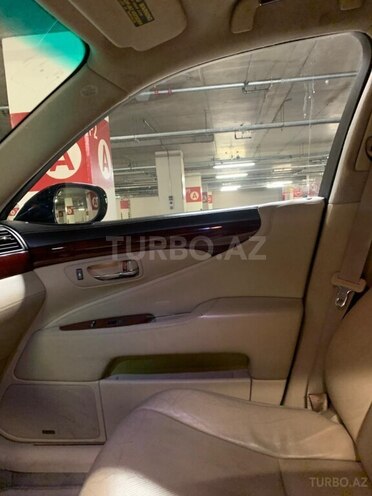 Lexus LS 600h L-16