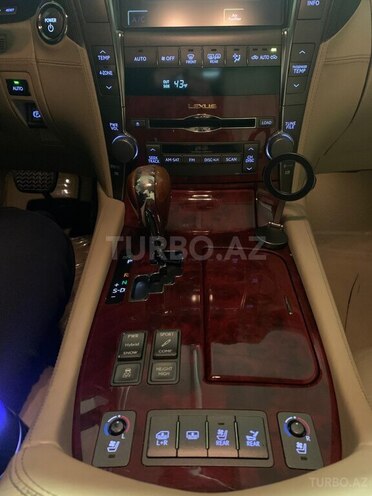 Lexus LS 600h L-13
