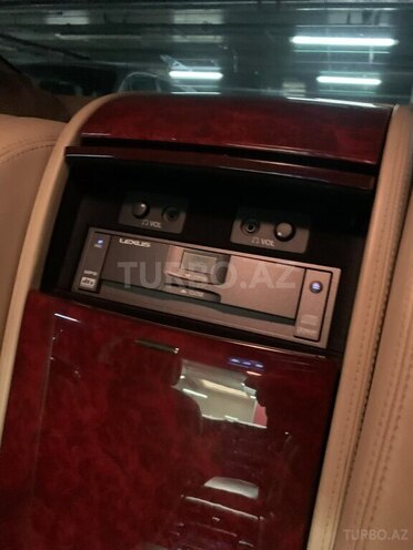 Lexus LS 600h L-15