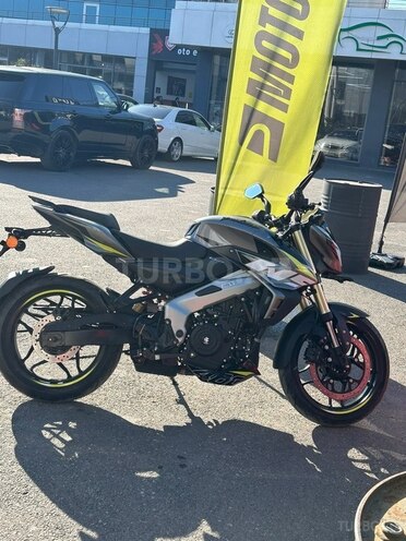 Bajaj Pulsar NS 400-8