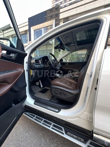 Kia Sorento-12