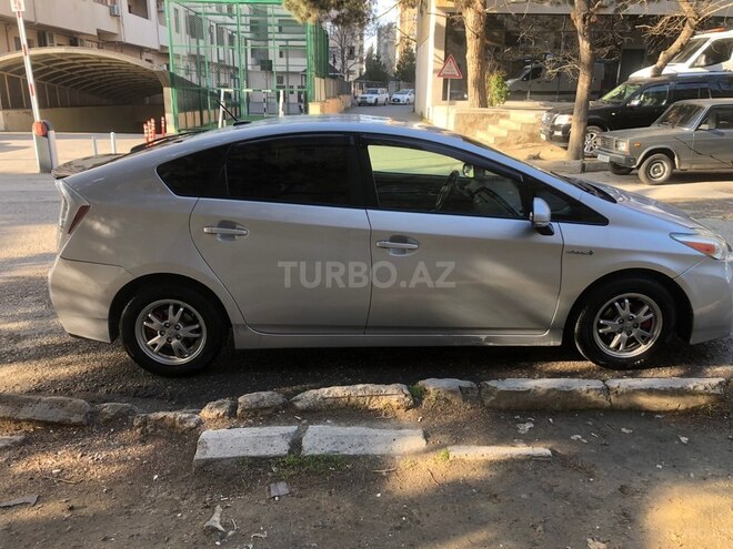 Toyota Prius-3
