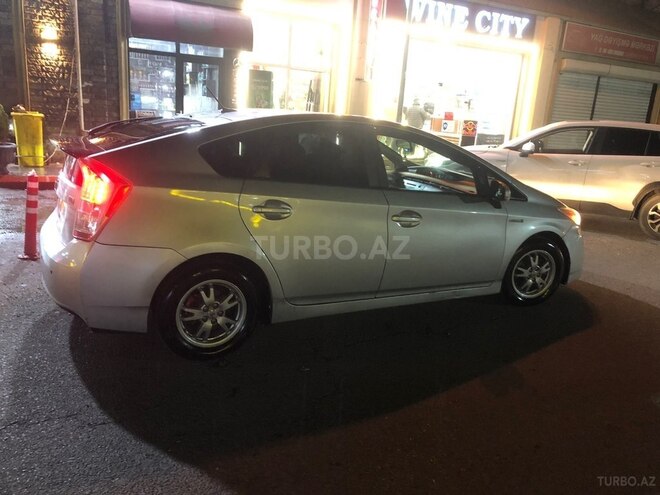 Toyota Prius-7