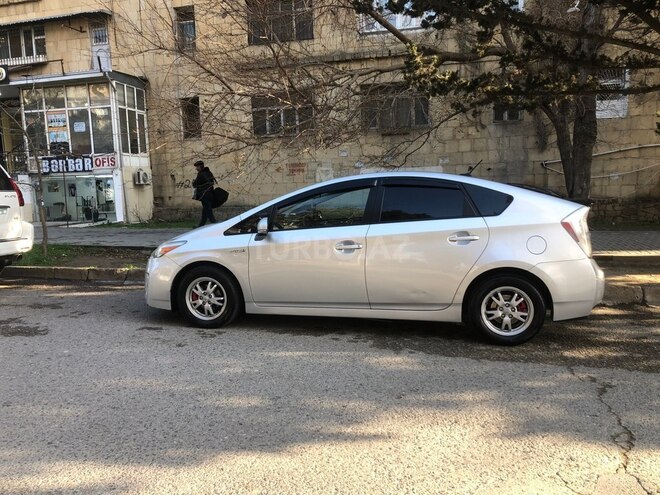 Toyota Prius-5