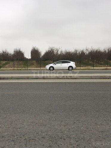 Toyota Prius-11