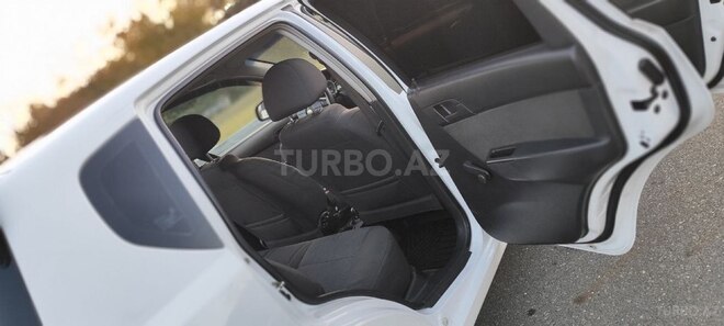Chevrolet Aveo-10