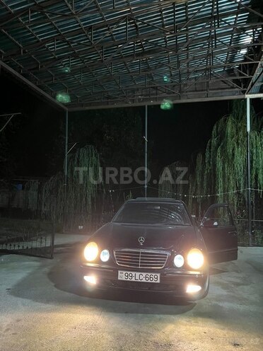 Mercedes E 220-3
