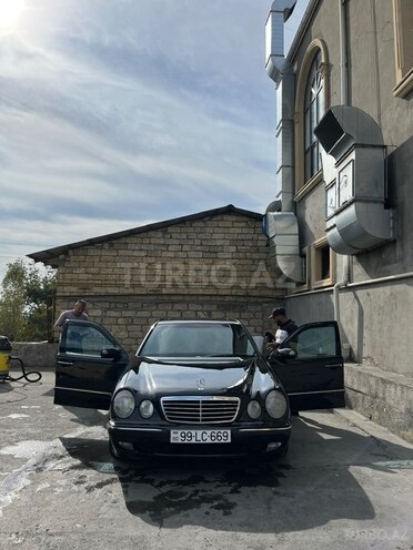 Mercedes E 220-1